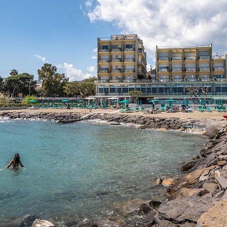 Hotel Bellevue Et Mediterranée Diano Marina Exterior foto