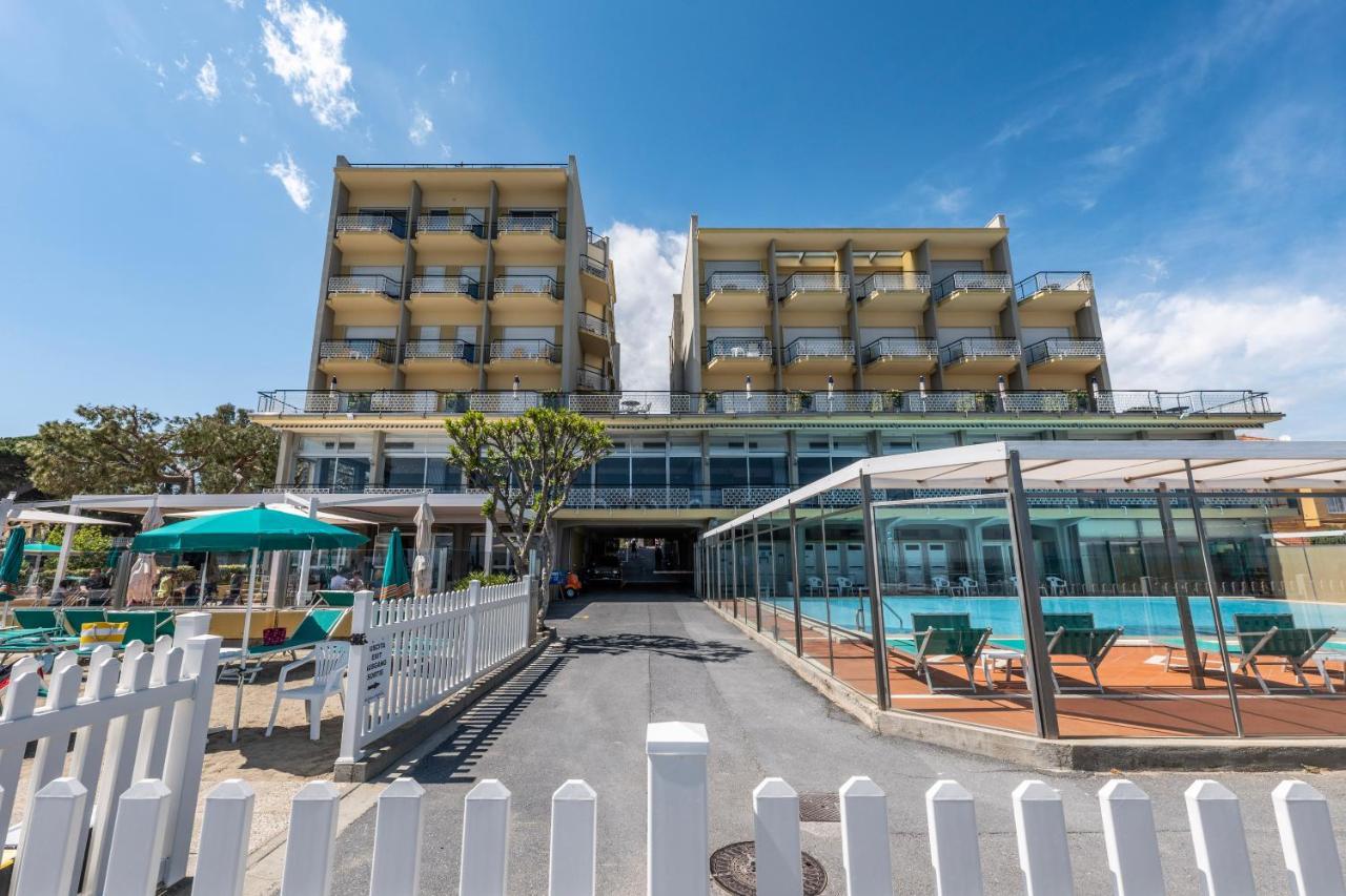 Hotel Bellevue Et Mediterranée Diano Marina Exterior foto