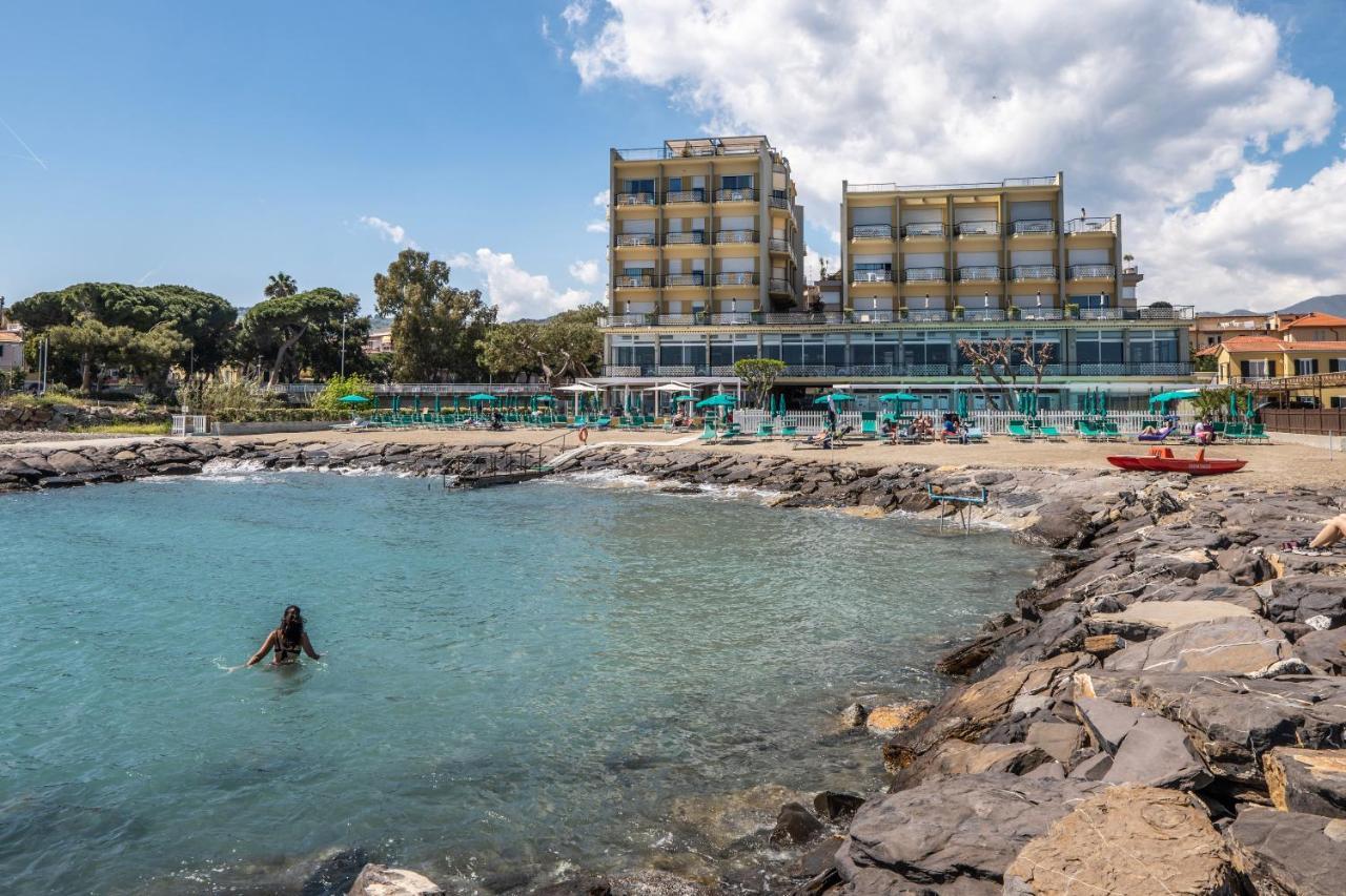Hotel Bellevue Et Mediterranée Diano Marina Exterior foto