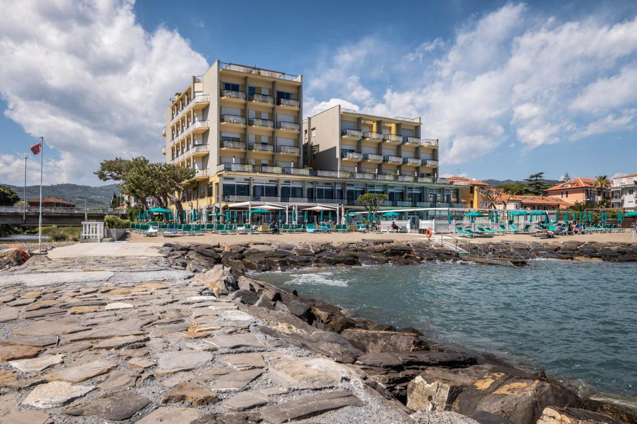 Hotel Bellevue Et Mediterranée Diano Marina Exterior foto