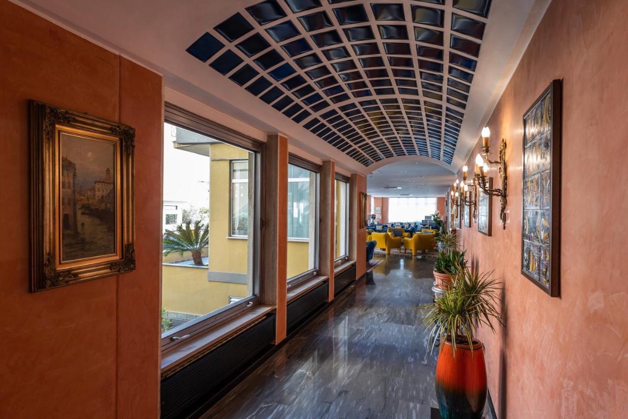 Hotel Bellevue Et Mediterranée Diano Marina Exterior foto