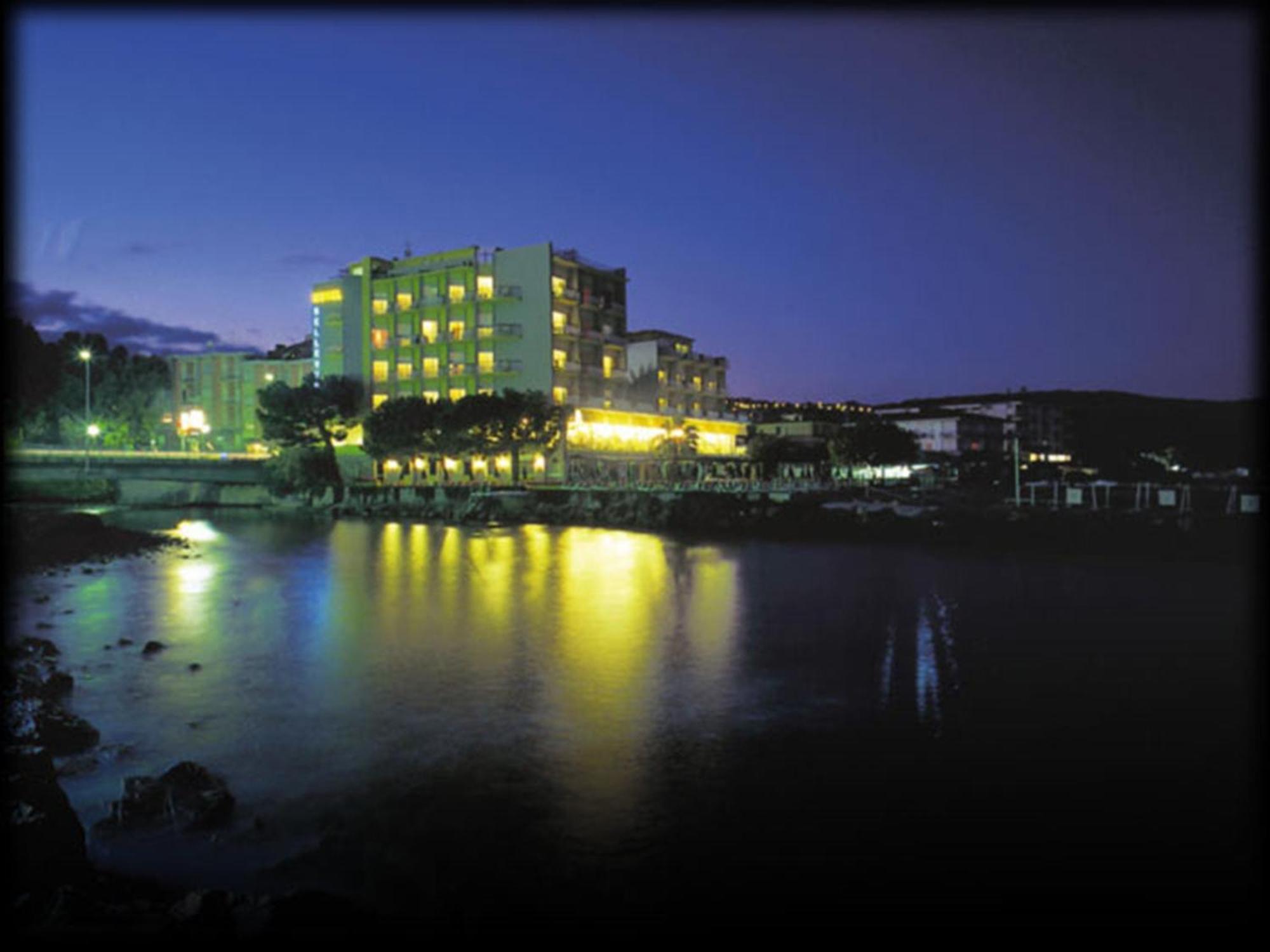 Hotel Bellevue Et Mediterranée Diano Marina Exterior foto