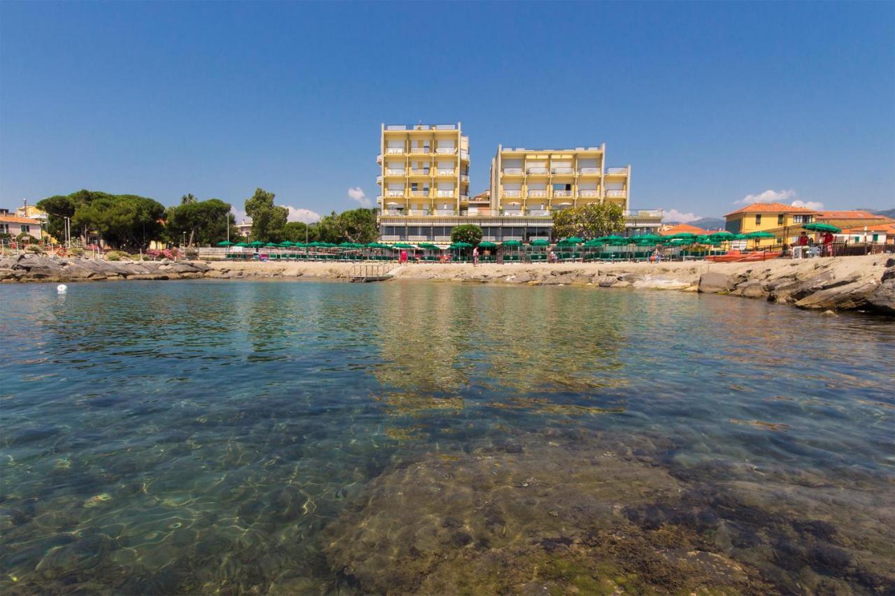 Hotel Bellevue Et Mediterranée Diano Marina Exterior foto