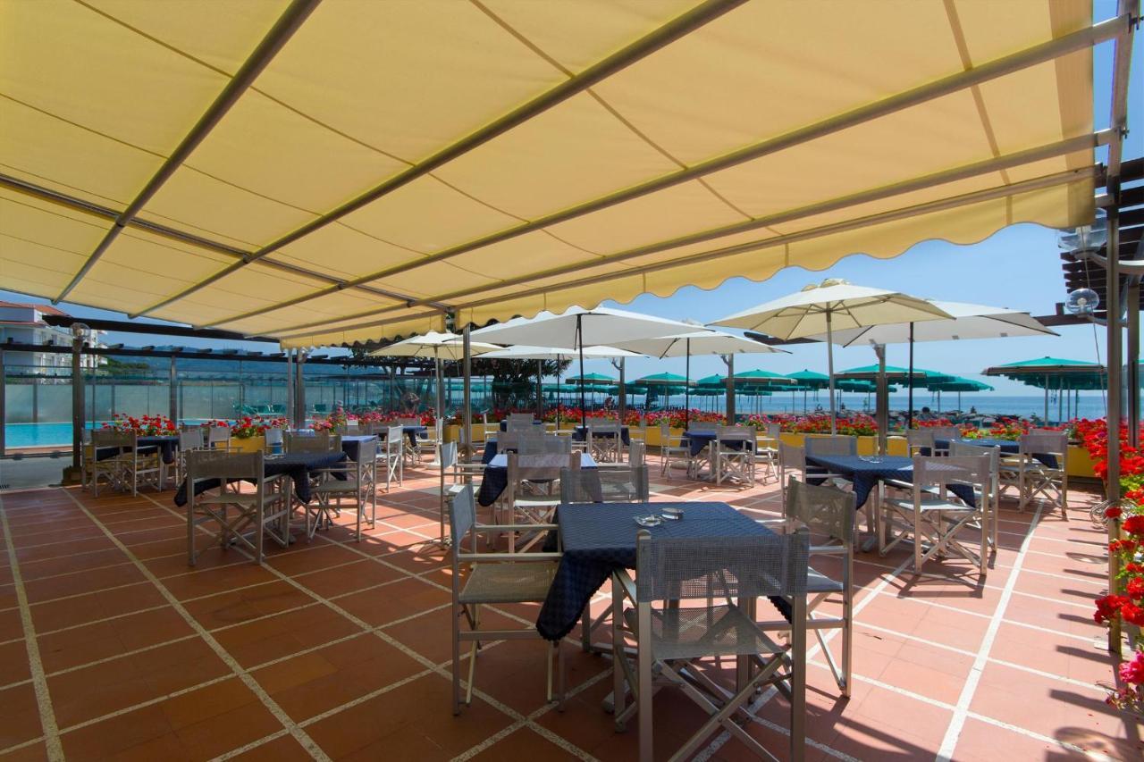 Hotel Bellevue Et Mediterranée Diano Marina Exterior foto